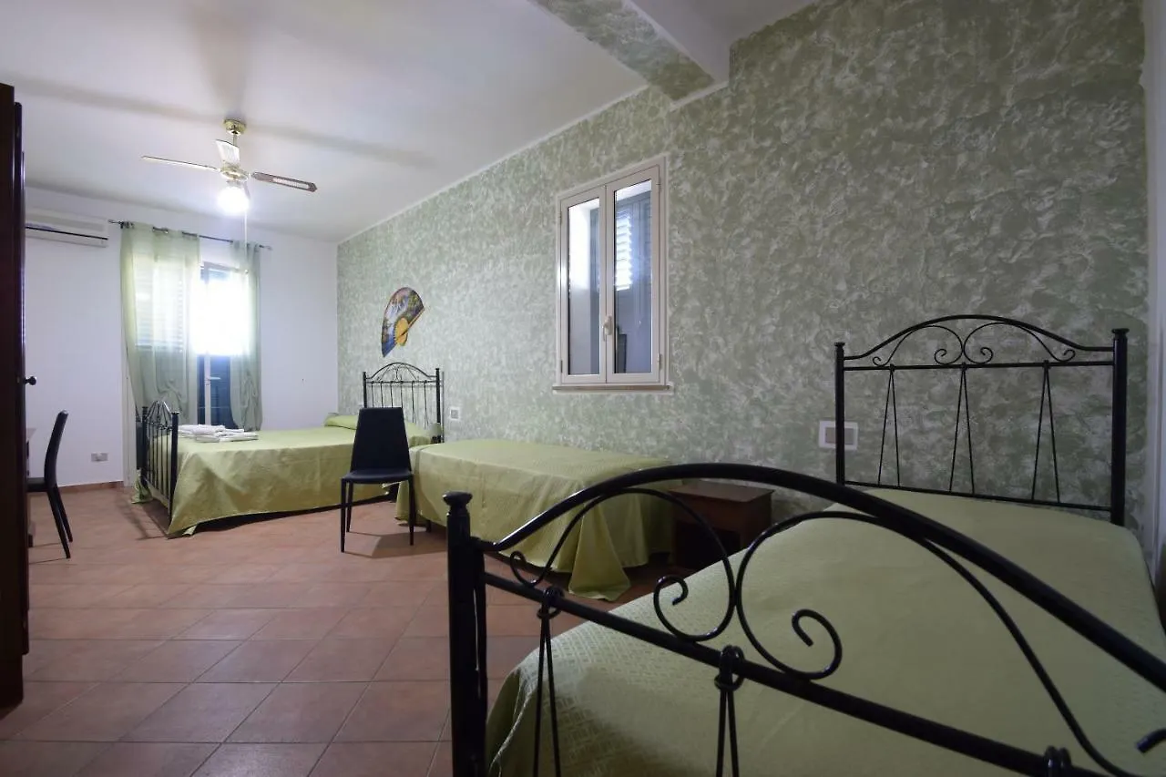 ** Panzió Alba Tra I Pini B&B Cefalù Olaszország